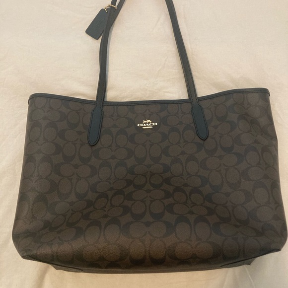 Coach Handbags - NWOT Coach bag